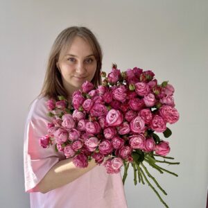 букет из 11 веток кустовой розы Гродно Кайф