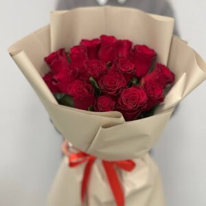 Букет из 15 красных роз (60 см)