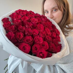 51 красная роза в упаковке Кайф Гродно