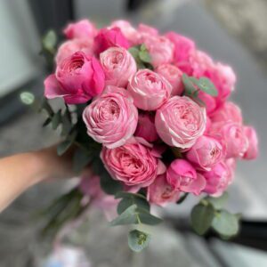 Букет из кустовой розы Silvery Pink 15 веток