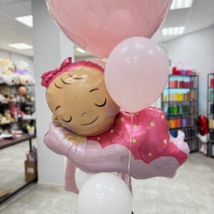 Шары на выписку из роддома для девочки с фигурным шаром Девочка, шаром-гигантом с индивидуальной надписью и гелием купить в Гродно | Цветочный магазин Кайф