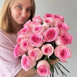 Эквадорская роза Мандала 60 см купить в Гродно | Бело-розовая роза с большим бутоном | Цветочный магазин Кайф